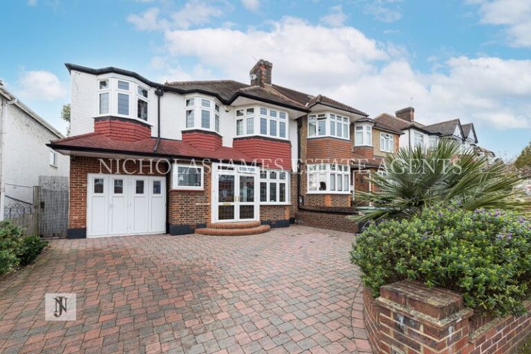 Brycedale Crescent, Southgate, London N14