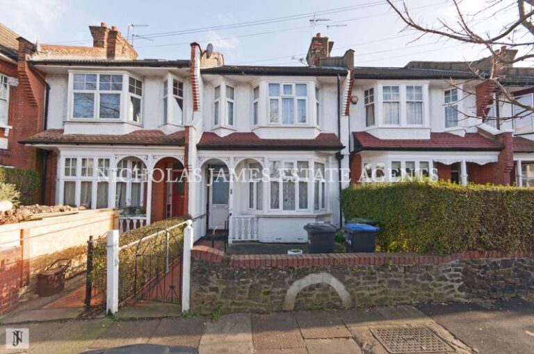 New River Crescent, Palmers Green, London N13