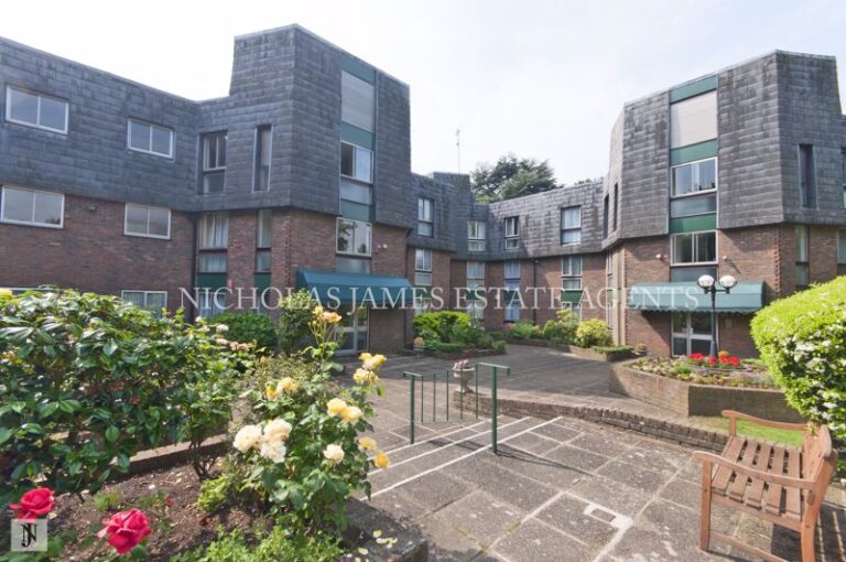 Greenacre Walk, Southgate, London N14