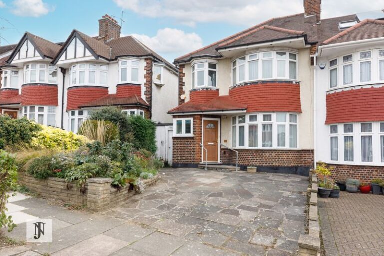 Brycedale Crescent, Southgate, London, N14