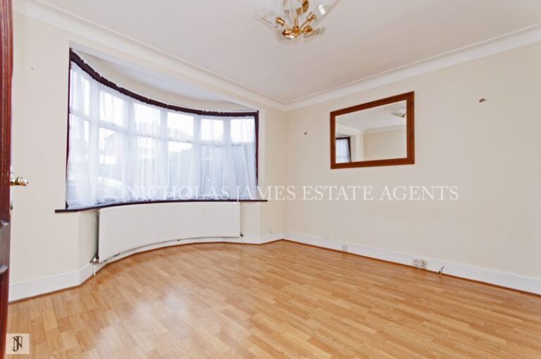 Broadoak Avenue, Enfield EN1